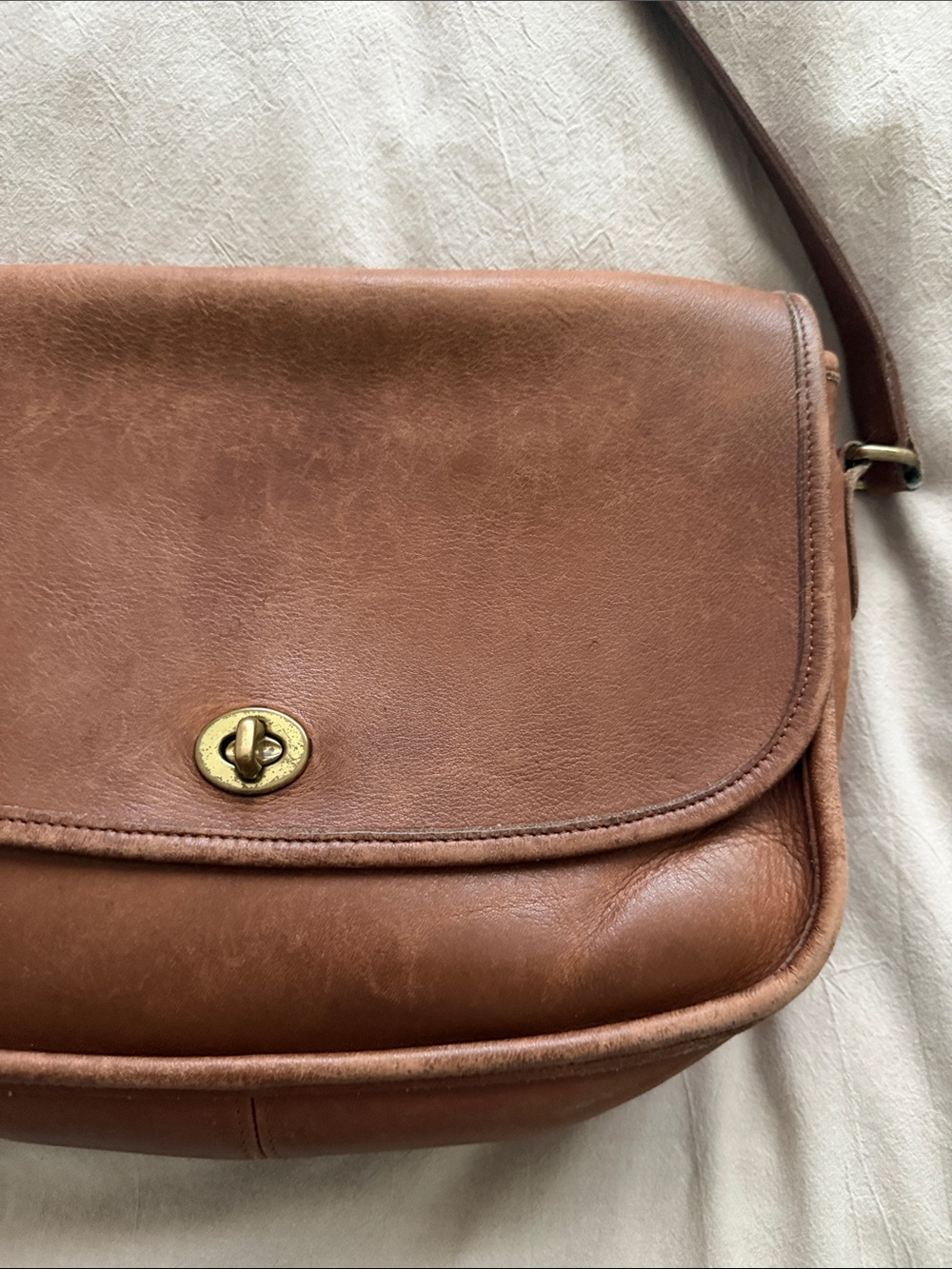 Coach Brown Leather Crossbody Bag with Gold Turn-Lock - Picture 4 of 12